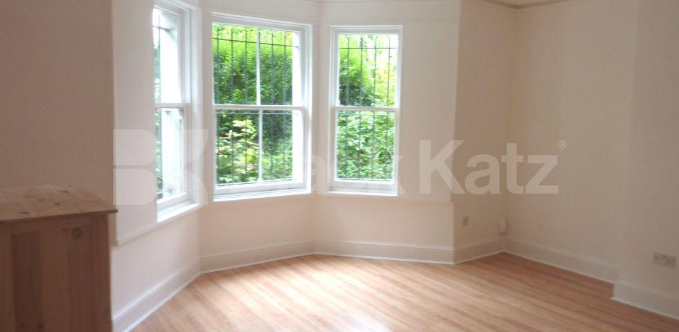			MUST SEE!, 2 Bedroom, 1 bath, 1 reception Flat			 Hilldrop Road, TUFNELL PARK